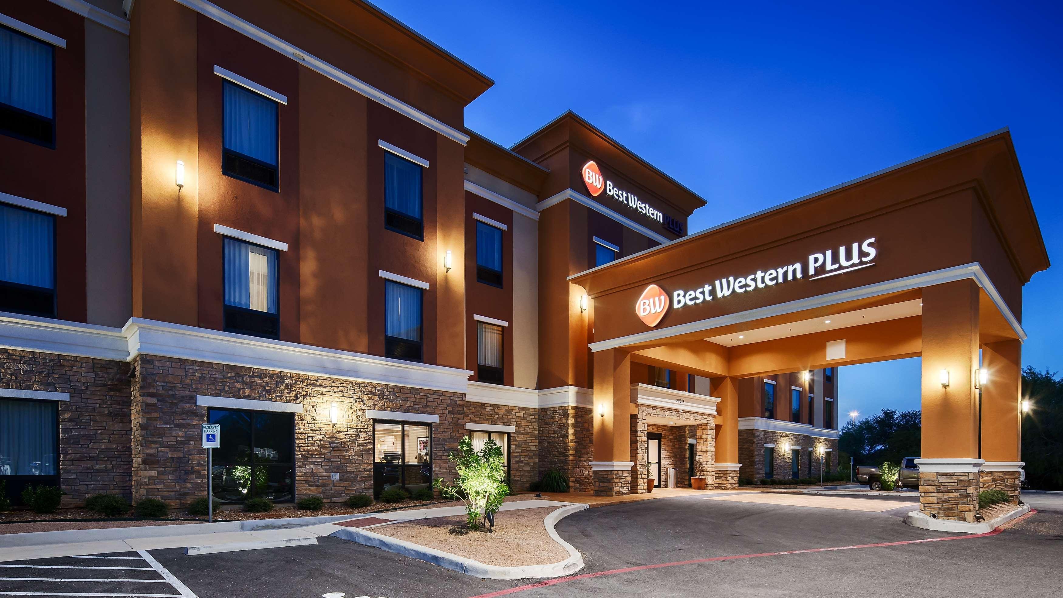 Best Western Plus Elmendorf Hotel Exterior foto