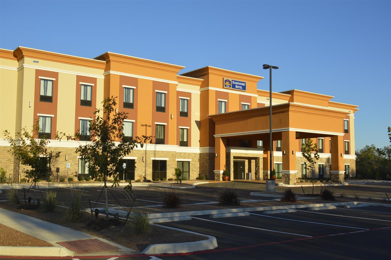 Best Western Plus Elmendorf Hotel Exterior foto