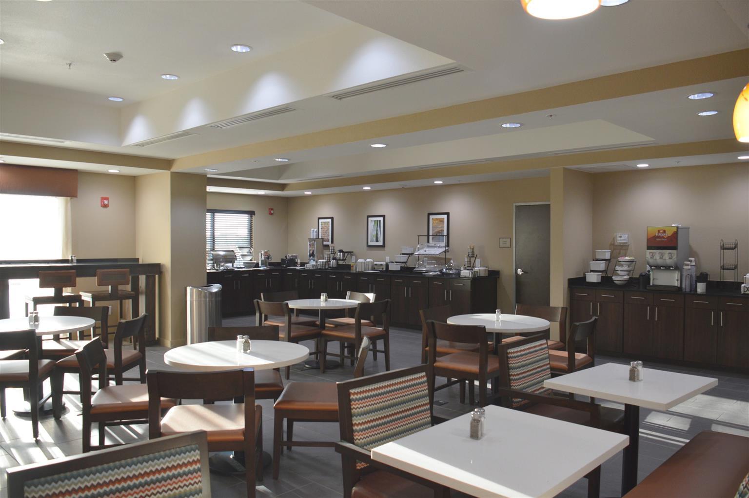 Best Western Plus Elmendorf Hotel Exterior foto